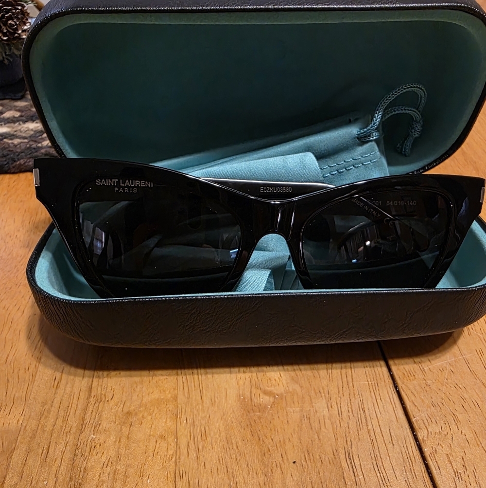 Low Startysl Classic Rectangular Black Sunglasses… - image 1